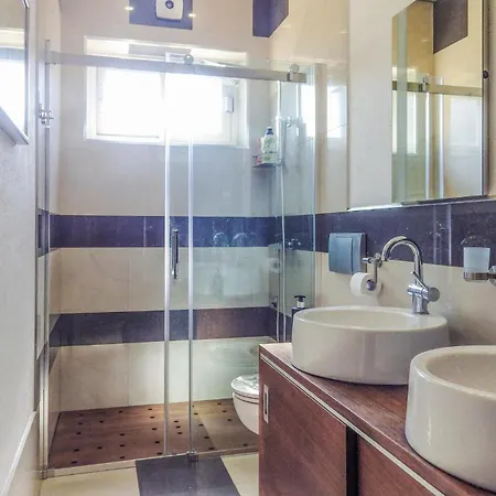 1 Bedroom Beautiful In Цавтат