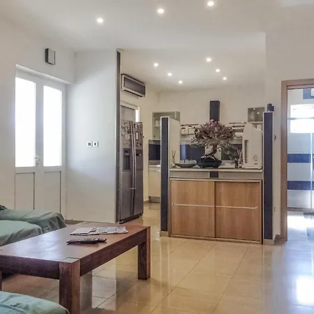 1 Bedroom Beautiful In Цавтат