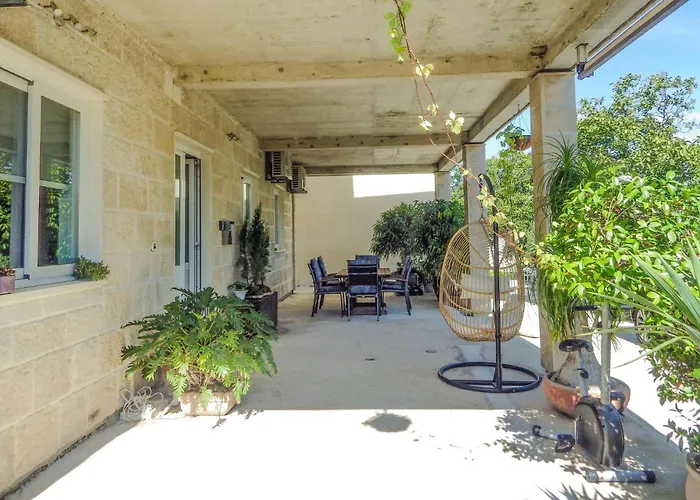 Apartmán 1 Bedroom Beautiful In