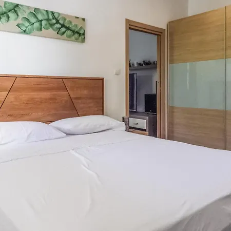 1 Bedroom Beautiful In