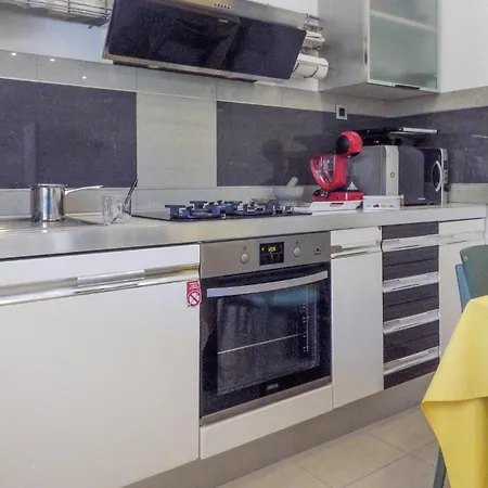 Apartment Lovely In With Kitchen Cavtat