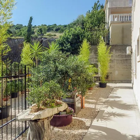 Appartement 1 Bedroom Beautiful In *