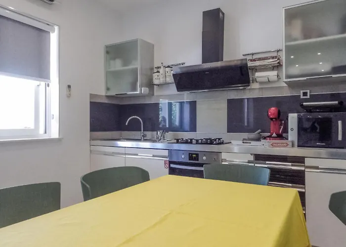 Appartement 1 Bedroom Beautiful In *
