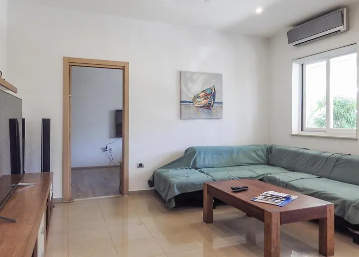 1 Bedroom Beautiful In Appartement Cavtat