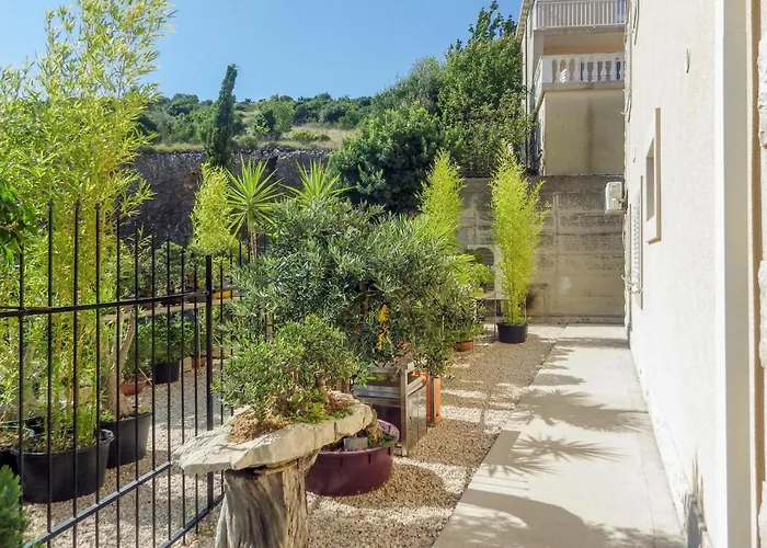 Appartement 1 Bedroom Beautiful In *