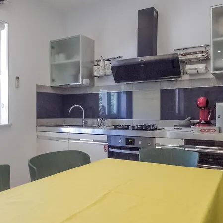 Appartement Lovely In With Kitchen *